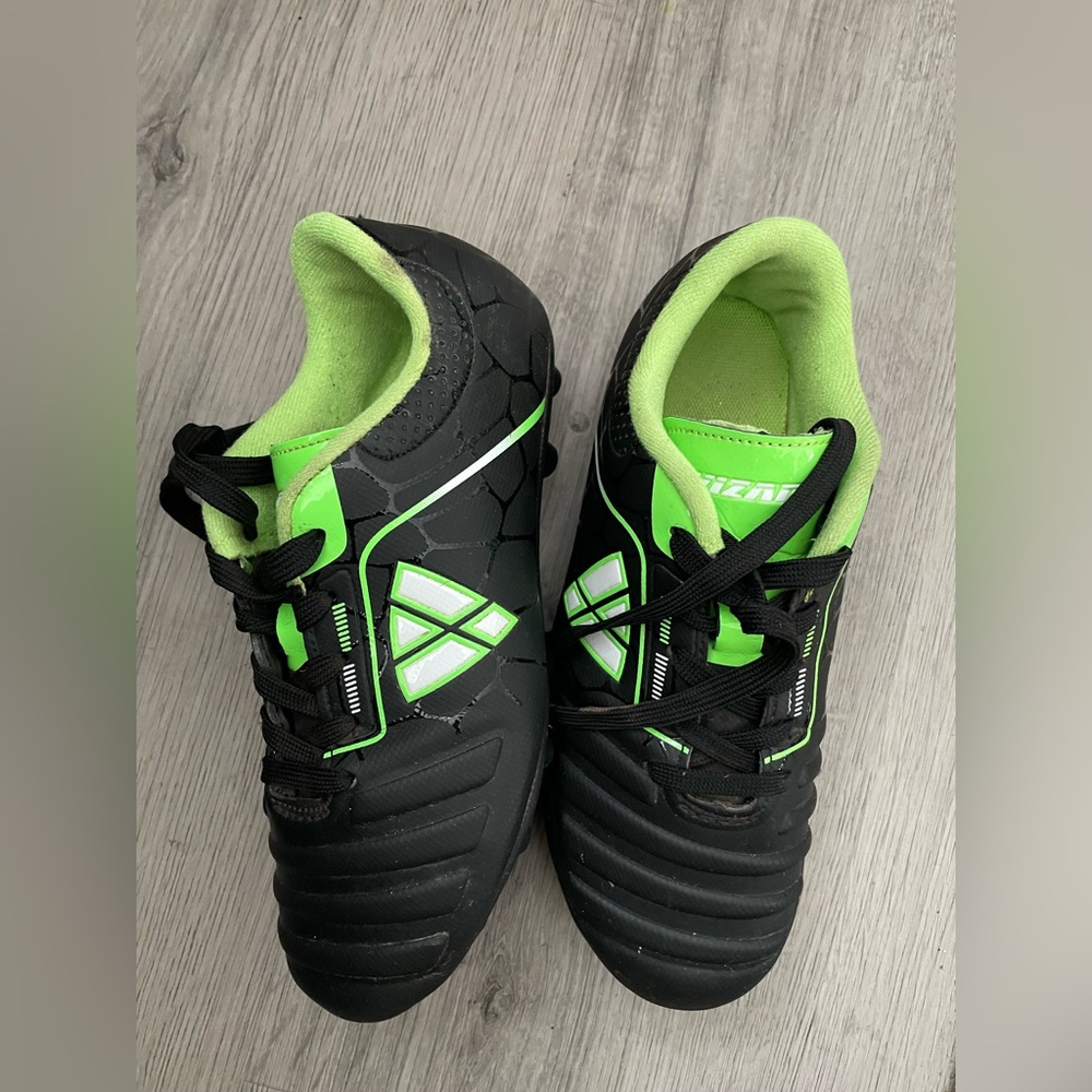 Vizari Catalina Neon Green and Black Kids Soccer Shoes size 2.5Y